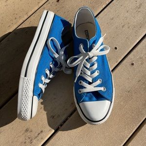 Women’s blue low top Converse